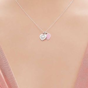 RETURN TO TIFFANY®
Mini Double Heart Tag
Pendant